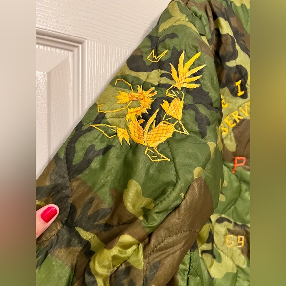 Vintage Vietnam War Souvenir Quilted Tour Embroidered Camo Jacket 69-70 PHU BAI - Picture 3 of 16